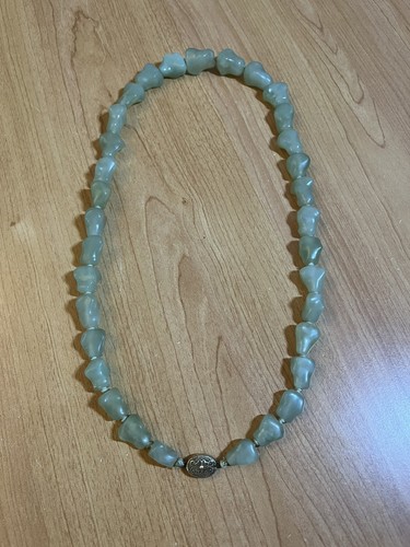 Collier pierres polies vert
