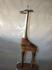 grande girafe en bois et