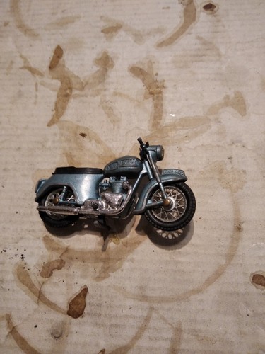 Britains moto triumph - 1/32,