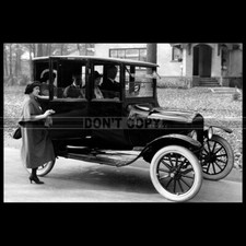 Photo A.010039 FORD MODEL T CENTER DOOR SEDAN 1917-1923