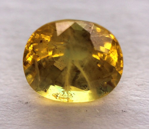 Beau saphir jaune - ct,