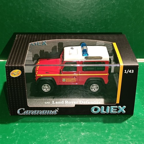 Land rover defender court - land,