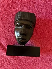 Authentique petite tête africaine en bois d'ébène soclée.