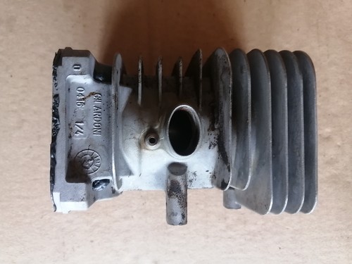 Cylindre piston - +,