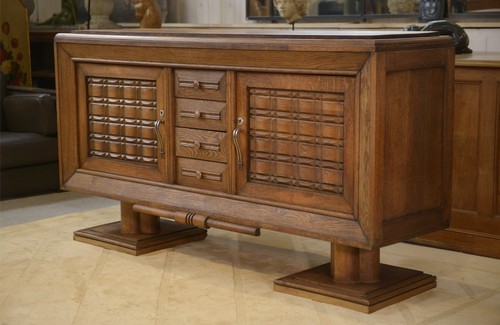 Buffet brutaliste dans - , le