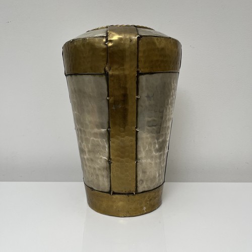 Vase metal martele - en,