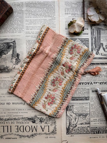 Petite pochette ancienne - ancienne, en