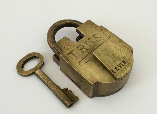 Serrure ancienne - , en