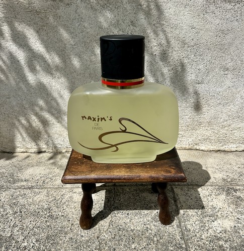 Factice parfum géant
