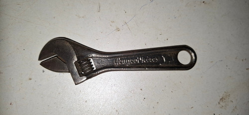 Belle cle molette ancienne - molette,