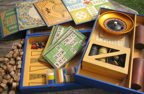 Coffret jeux société - de,