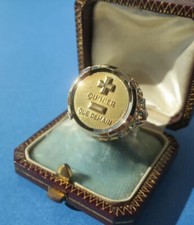 AUGIS imposante bague chevalière Médaille d'Amour or massif 18 carats état neuf