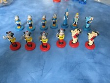 Lot  13   figurines plastique