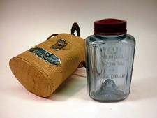 Verre ancien de cure bleu