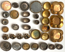 Lot de 34 socles pour boutons - Métaux variés 1900 - 1950