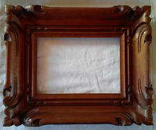 Encadrement en bois sculpté