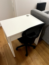 IKEA MICKE Desk - White, perfect condition, FREE black chair with purchase 