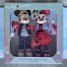 Ensemble de poupées Disney Store Mickey et Minnie édition limitée - neuf