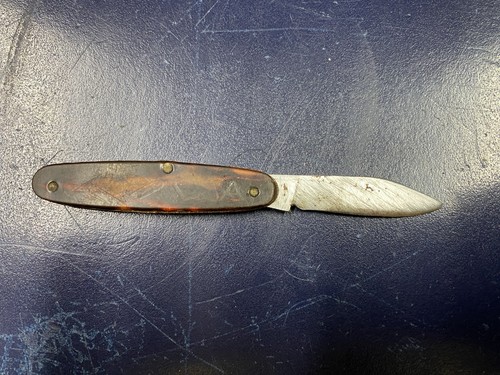 Ancien petit couteau fabriqué