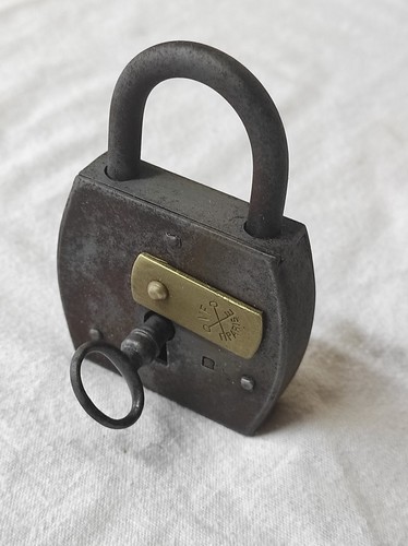 Ancien cadenas paris - cadenas,
