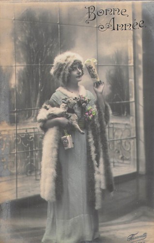 Bonne annee femme elegante - cp,