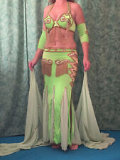Superbe Costume de Danse Orientale PRO vert anis complet avec voile. taille 90C 