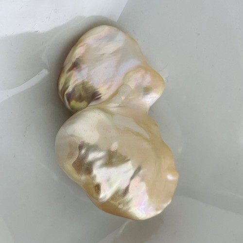 Très grande perle baroque - très,