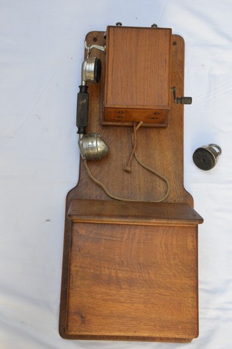 Telephone mural mle - telephone,
