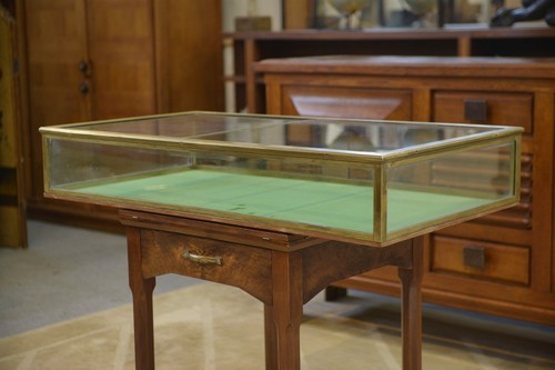 Vitrine bijoutier laiton - de,