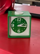 Réveil Goldbühl carré vert unique, vintage année 70, trois aiguilles