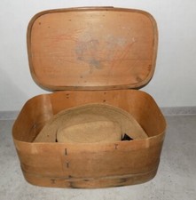 ANTIQUE HAT IN ITS WOODEN BOX