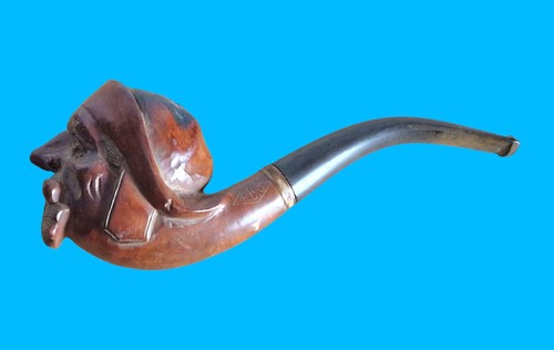 Pipe ancienne sculptée