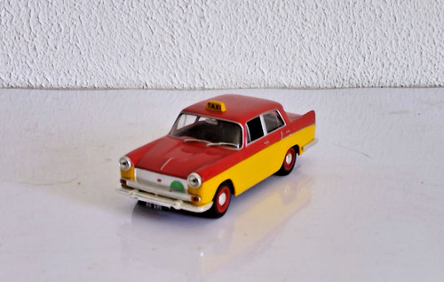Voiture ixo altaya - 1/43,