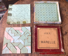 Jeu de marelle - jouet ancien et charmant - COMPLET - Dim. boîte : 15 x 15 cm.