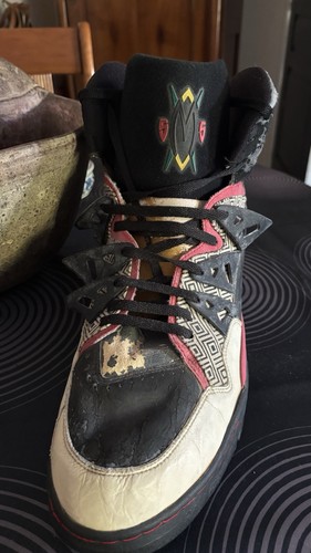 Une chaussures adidas pour - chaussures,