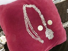 main de fatma et chaine