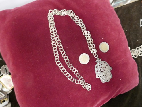 Main fatma chaine - et,