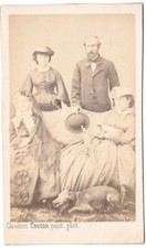 Family nobility around sofa with their dog Photo CDV Claudius Couton Vichy