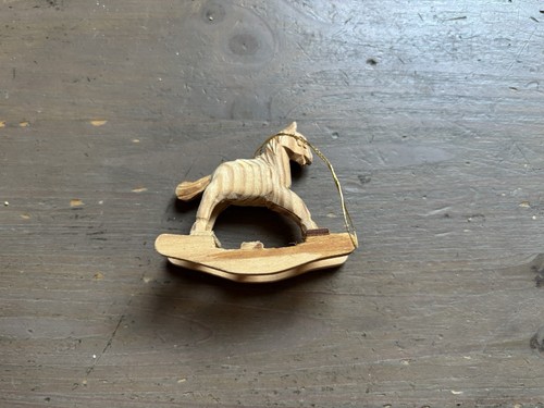 Ancien cheval bascule - à, en
