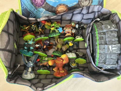 Lot skylanders sacoche - +, +