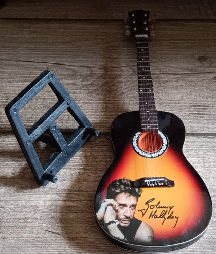 Johnny hallyday guitare cm - johnny, hallyday-guitare