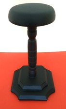 PORTE CHAPEAU/ Présentoir  en Bois  hauteur 25 cm