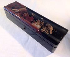 LACQUER WOODEN GLOVE BOX WITH JAPANESE DECOR EARLY 20th century
