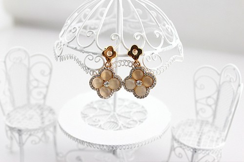 Jolies boucles oreilles en - d'oreilles,
