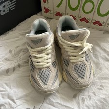 New Balance 9060 BW1 Sneakers Homme Gris Noir Taille 40 Neuf Boîte Abîmée