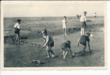 CPA LA PANNE -  BELGIQUE - Les Plaisirs de la Plage
