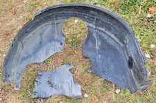 2002-2005 Jaguar X-Type X400 Front Left Driver Wheel Splash Guard (Has Crack)