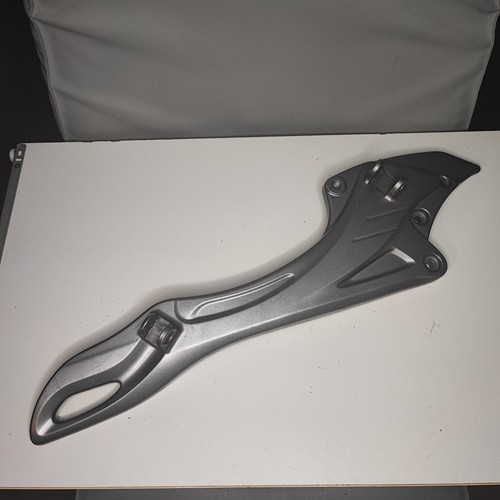 Platine repose pieds droit - platine,