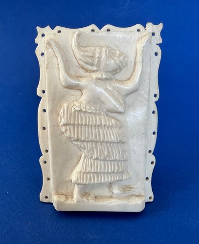 Petit tableau sculpté sur