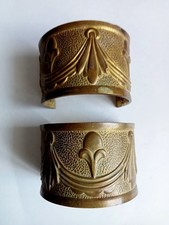 LOT DE 2 ORNEMENTS COLONNE DE MEUBLE